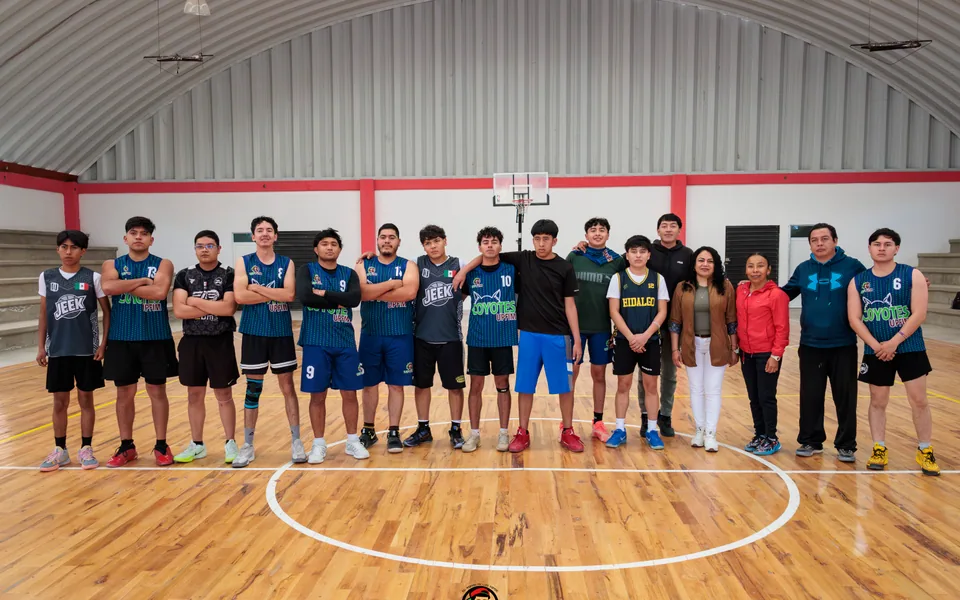 Equipos universitarios participantes en encuentro de básquetbol