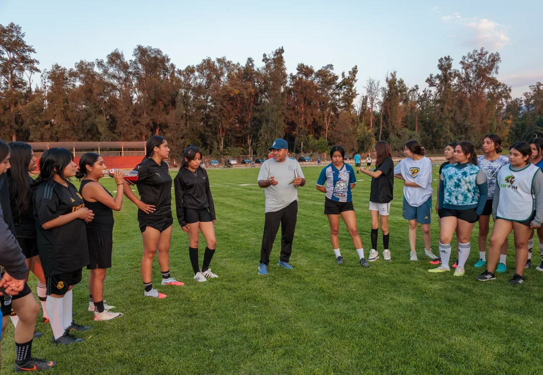 Entrenamiento del equipo femenil de fútbol